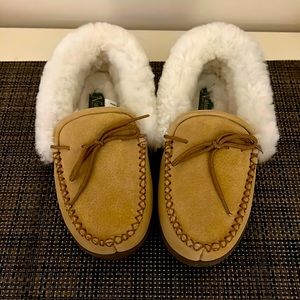 NWOT Natural Reflections moccasin slippers SIZE 8